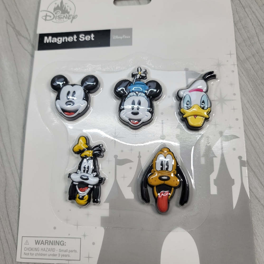 Mickey and Friends magnet set